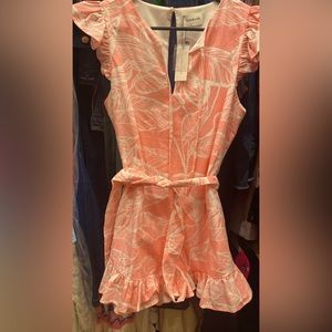 New pink floral romper sz S linen material with a precious belt